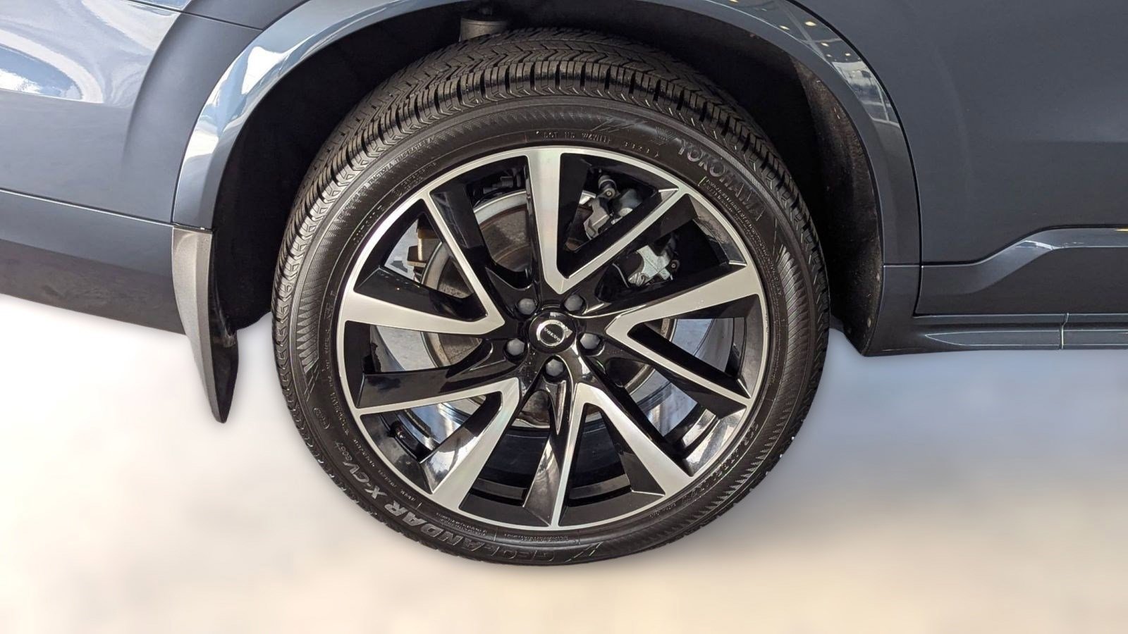 Used 2021 Volvo XC90 T6 Momentum w/ Advanced Package image 11