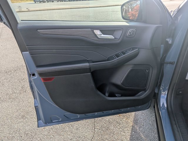 Certified 2024 Ford Escape SE w/ PHEV Premium Package image 12