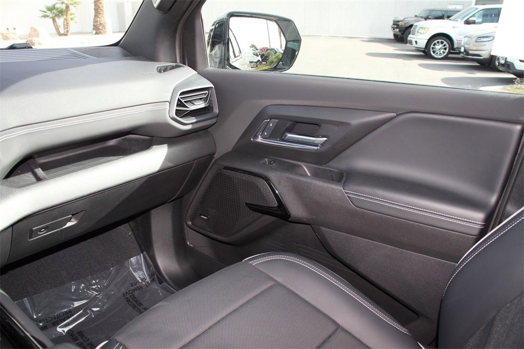 Used 2025 Chevrolet Silverado EV LT image 15