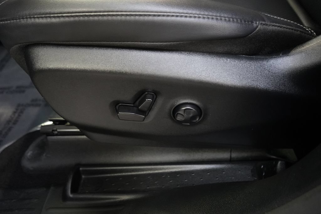 Used 2025 Chrysler Pacifica Select FWD image 15