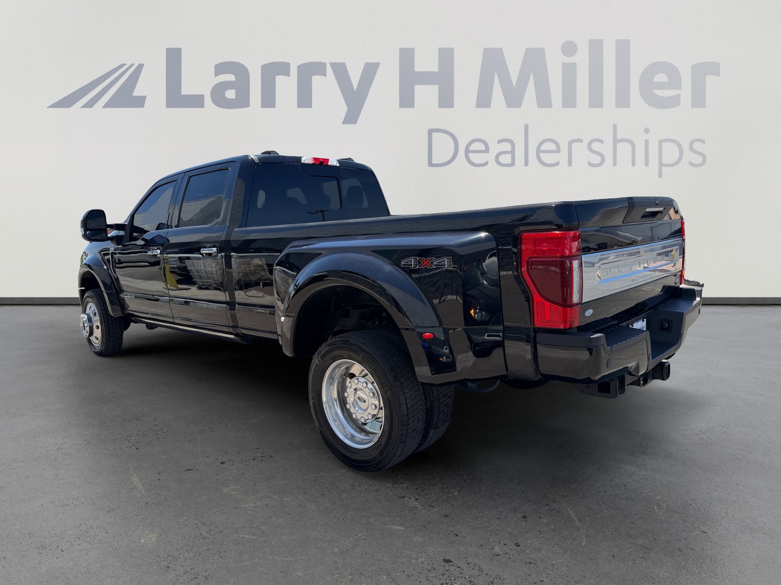 Certified 2022 Ford F450 Platinum AWD/4WD image 3