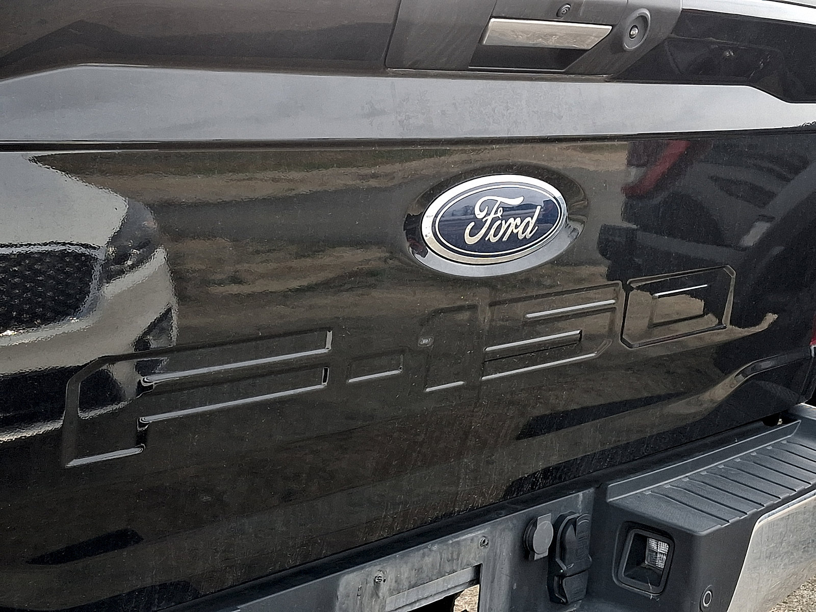 Certified 2024 Ford F150 XLT w/ Mobile Office Package image 4