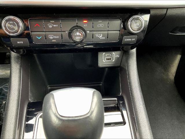 Used 2022 Jeep Compass Latitude w/ Sun and Sound Group AWD/4WD image 16