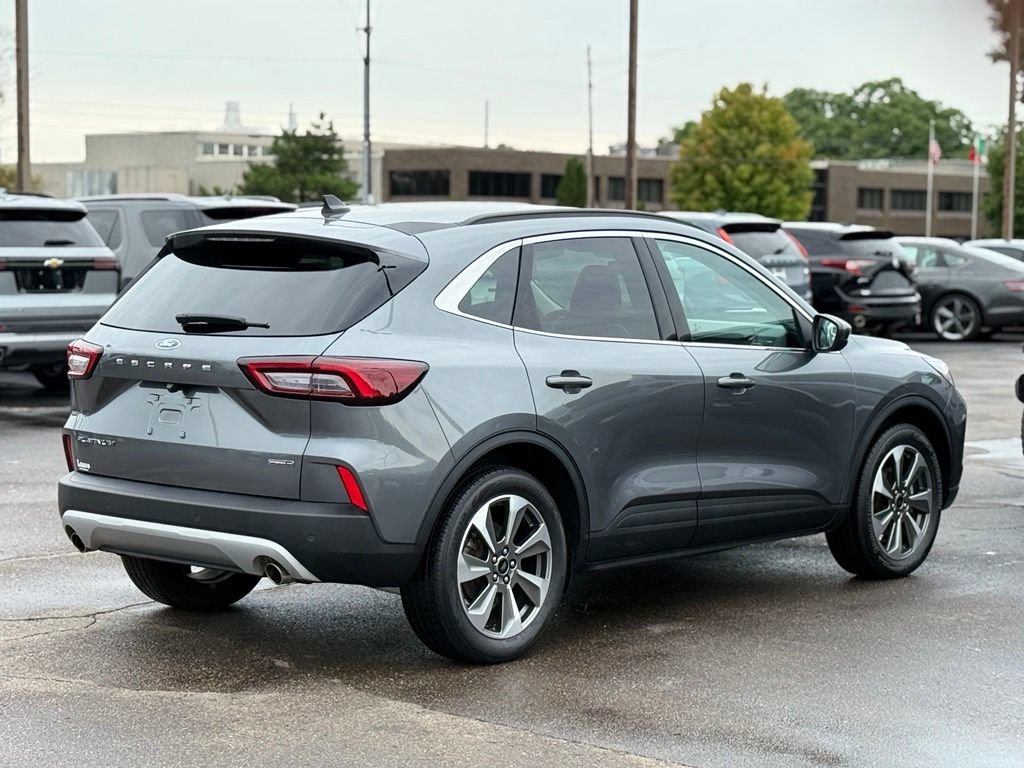 Certified 2025 Ford Escape Platinum AWD/4WD image 31