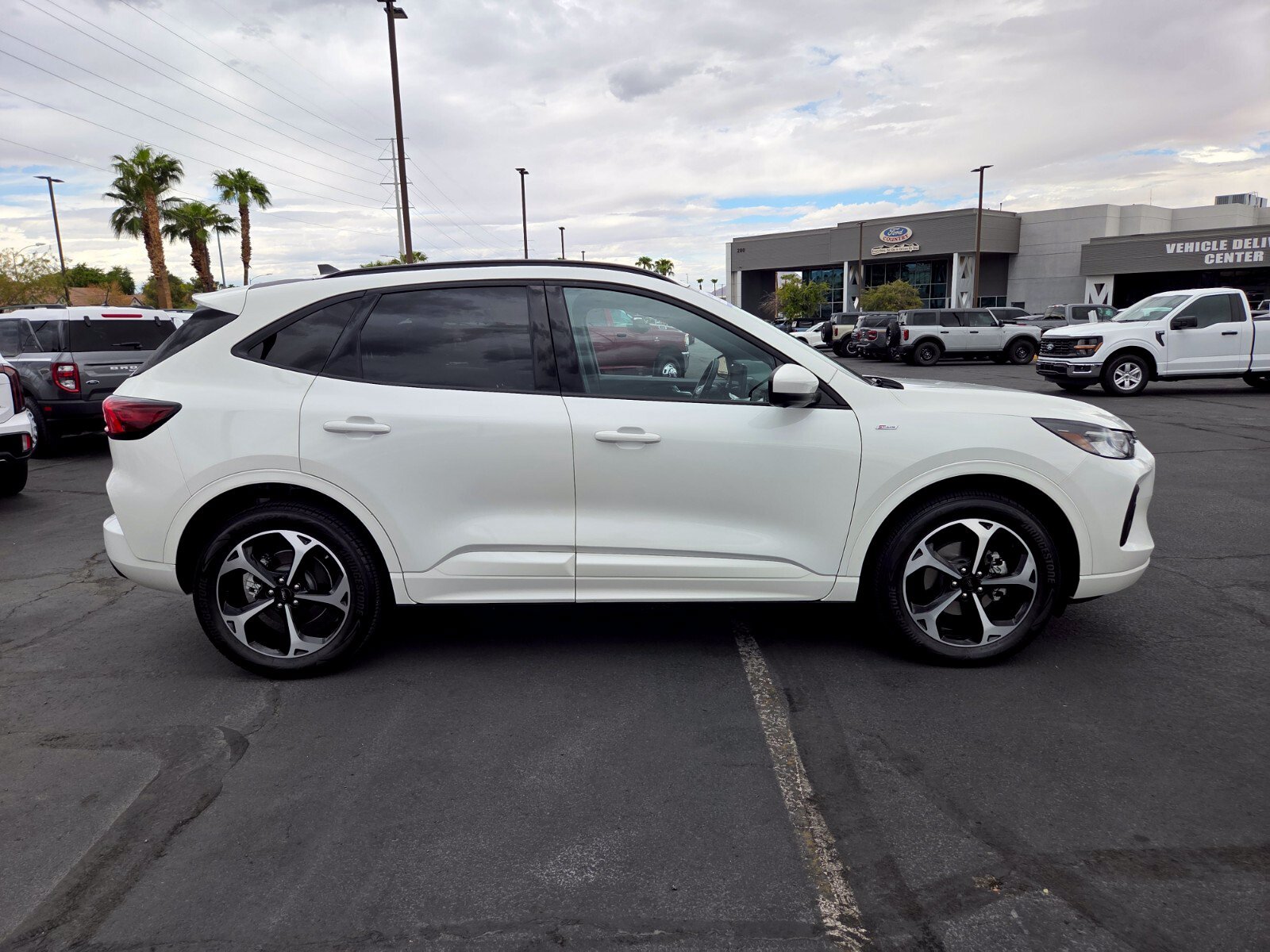 Certified 2023 Ford Escape ST-Line Select w/ Tech Pack #2 AWD/4WD image 7