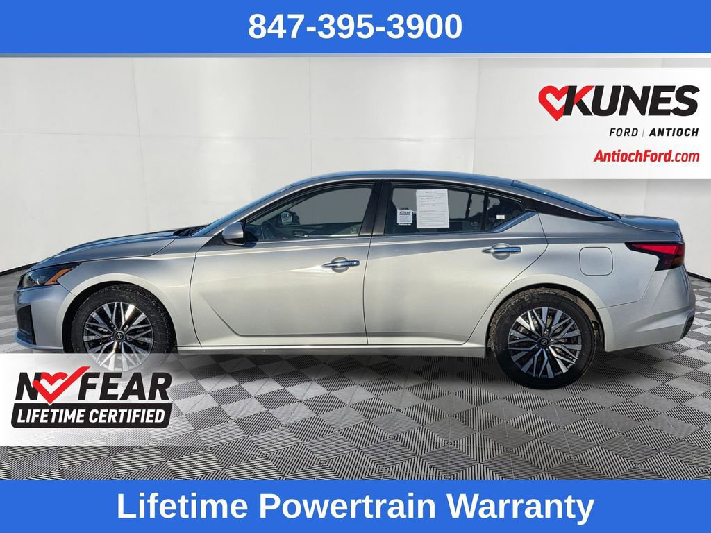 Used 2023 Nissan Altima 2.5 SV image 2