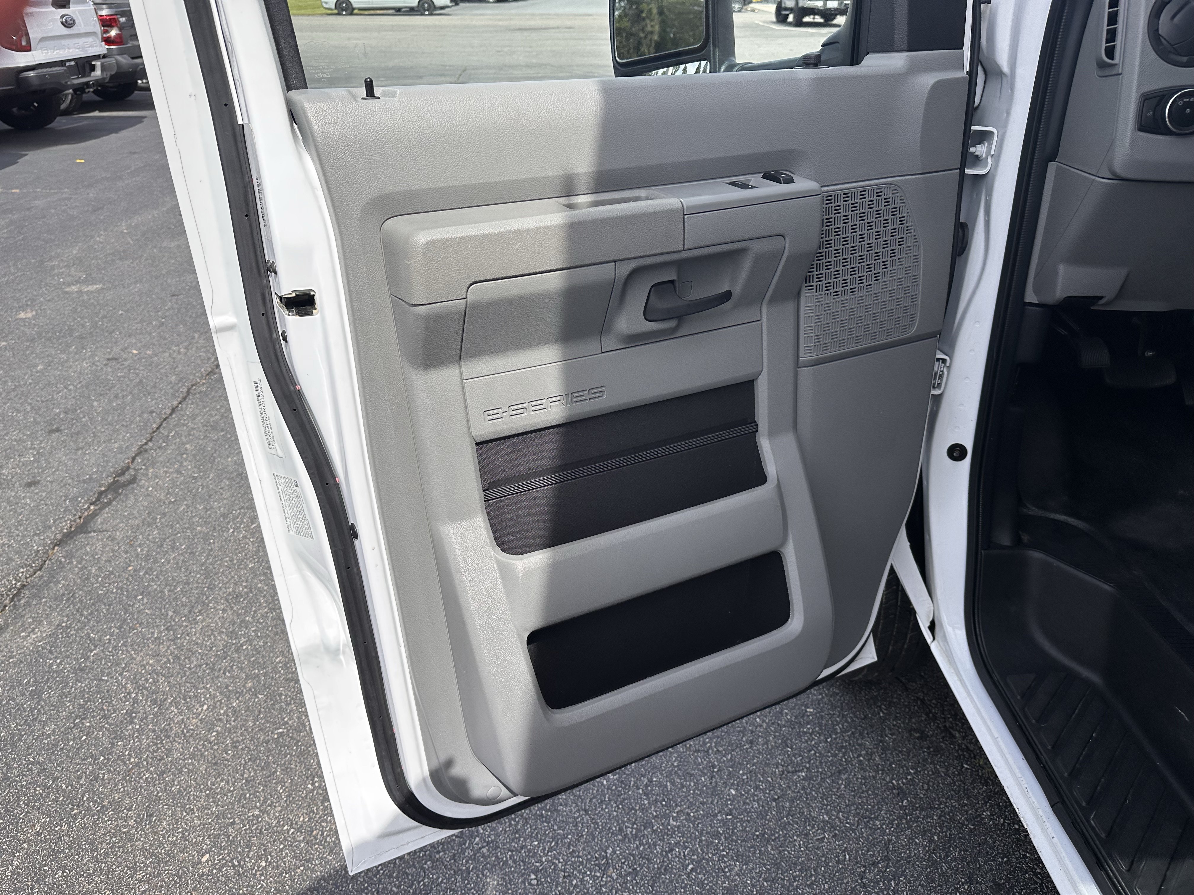 Certified 2024 Ford E-450 and Econoline 450 Super Duty w/ Power Windows & Locks Group RWD image 7