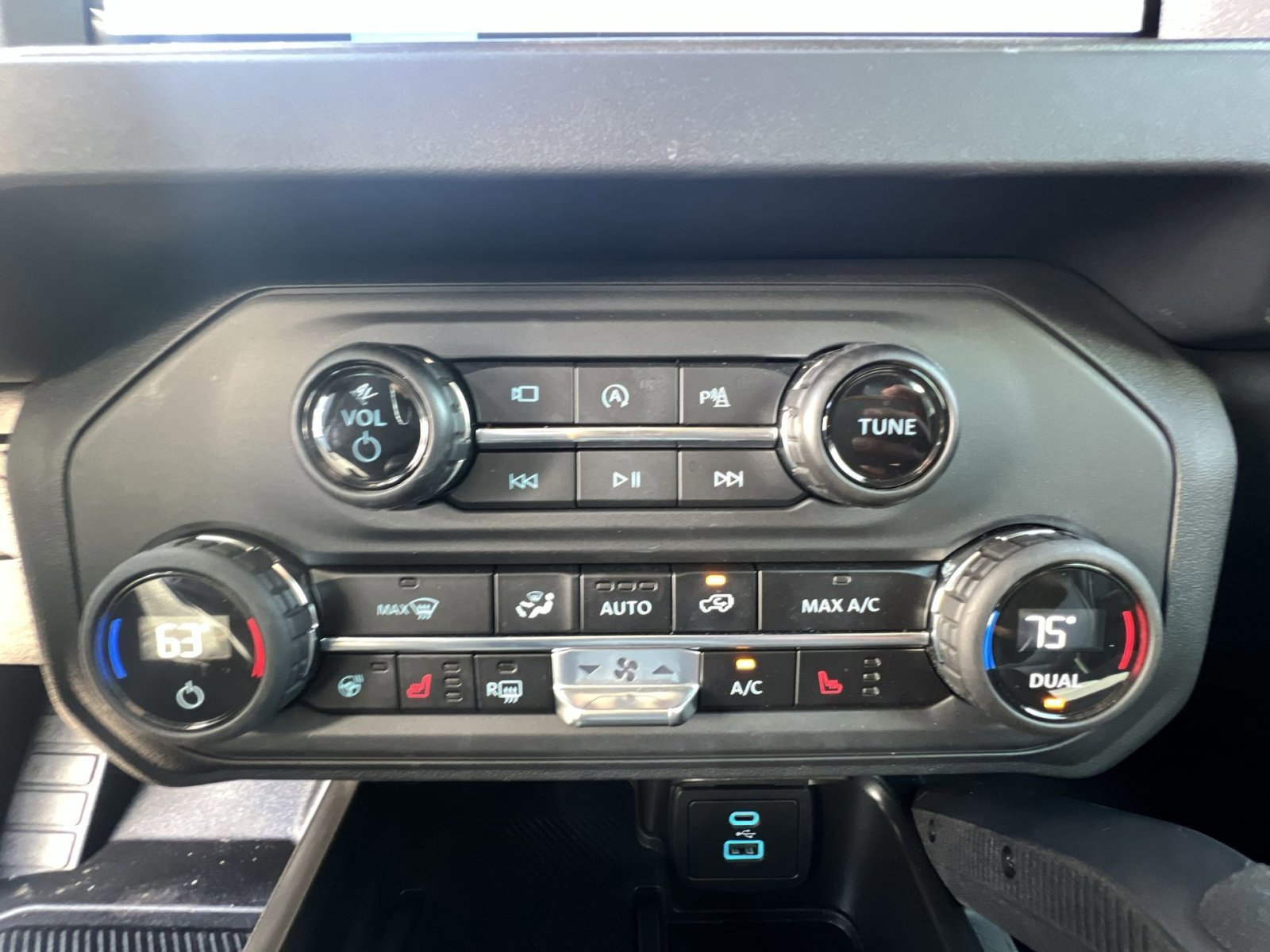 Certified 2025 Ford Bronco Badlands AWD/4WD image 29