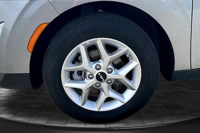 Used 2025 Kia Soul LX w/ LX Technology Package FWD image 9