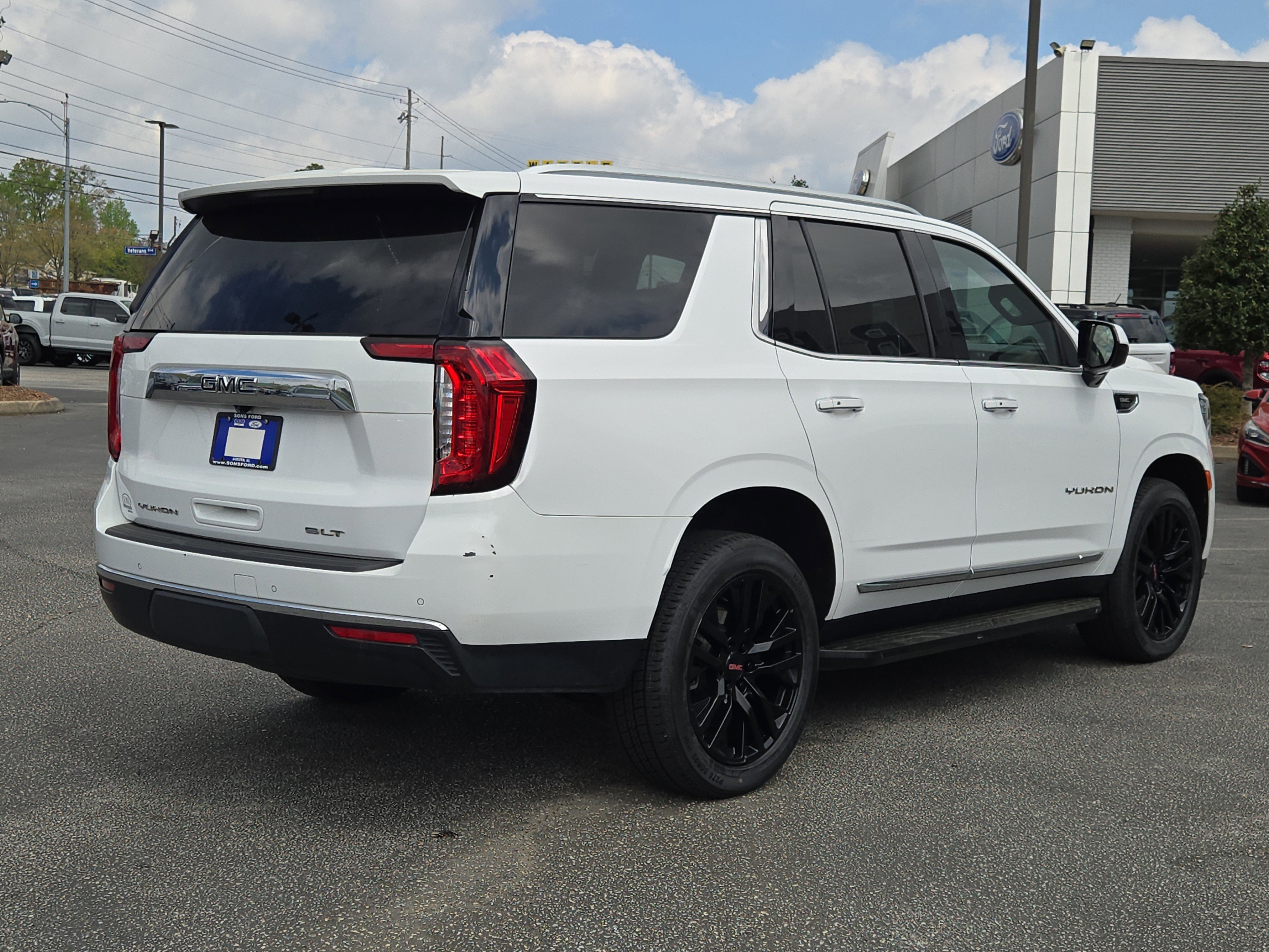 Used 2023 GMC Yukon SLT image 4