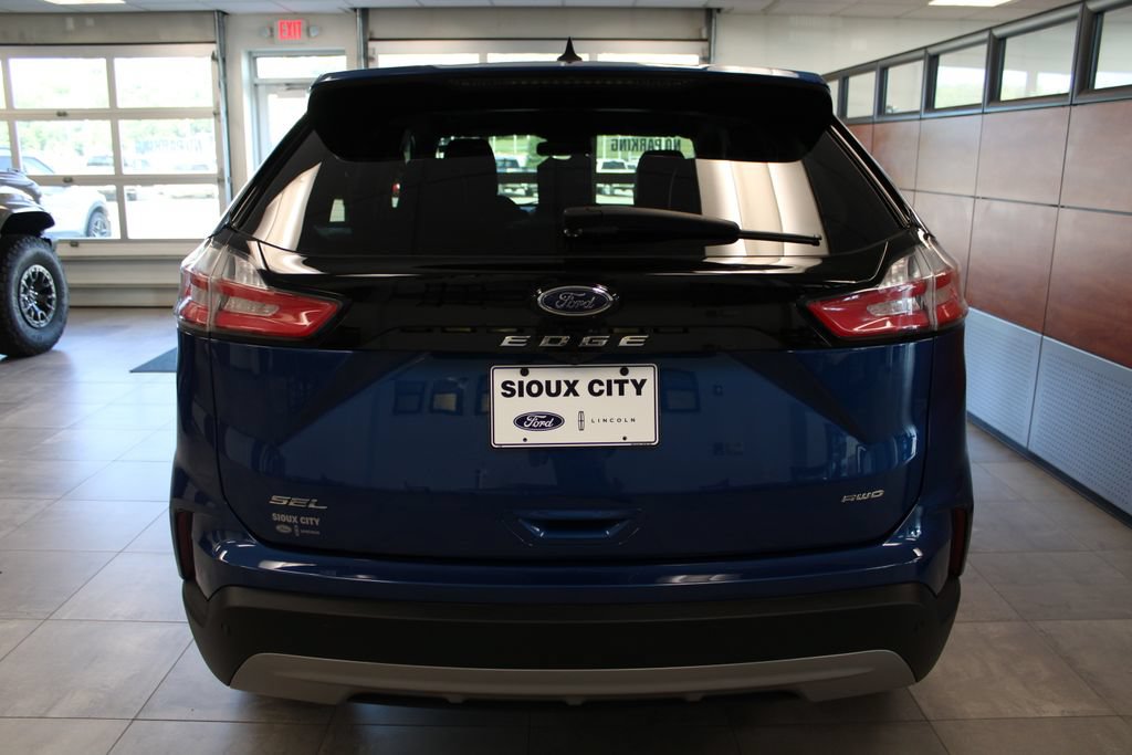 Certified 2024 Ford Edge SEL w/ Convenience Package AWD/4WD image 4