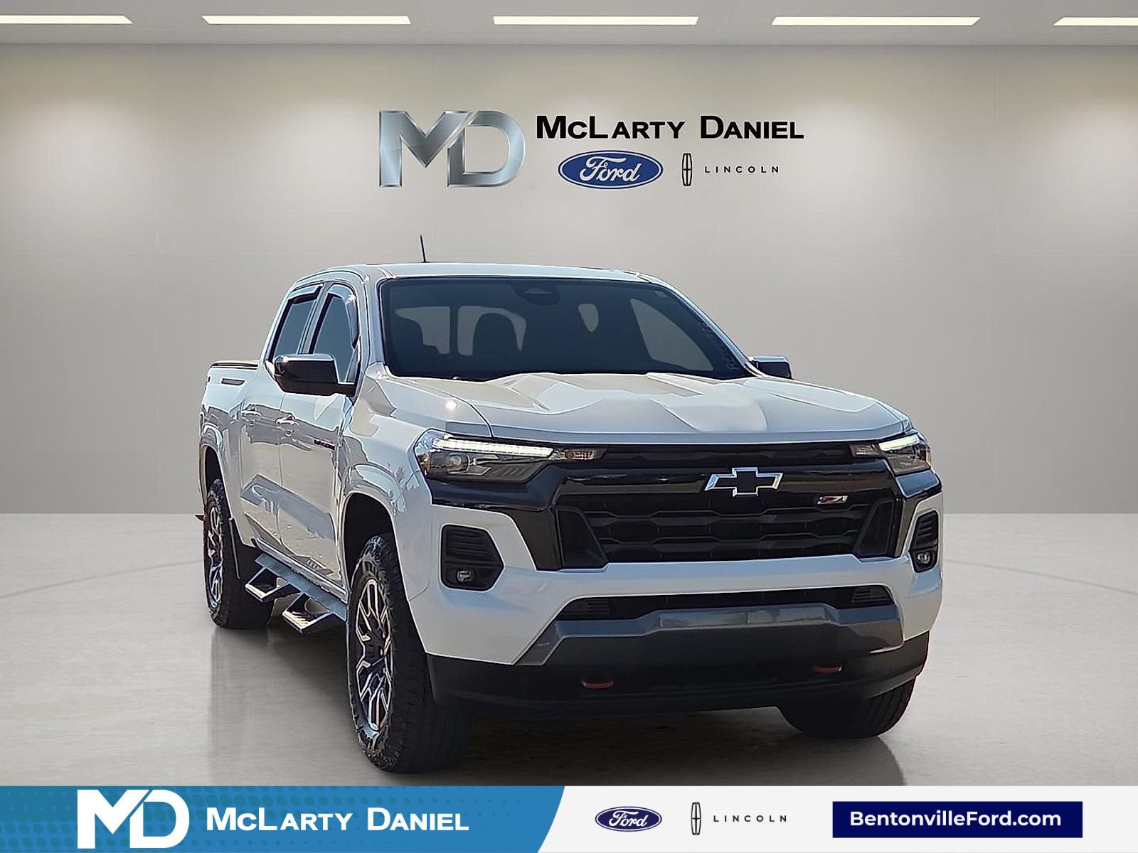 Used 2024 Chevrolet Colorado Z71 w/ Advanced Trailering Package AWD/4WD image 1