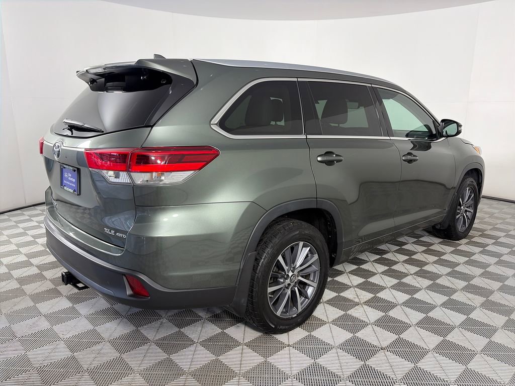 Used 2017 Toyota Highlander XLE w/ Carpet Mat Package AWD/4WD image 7
