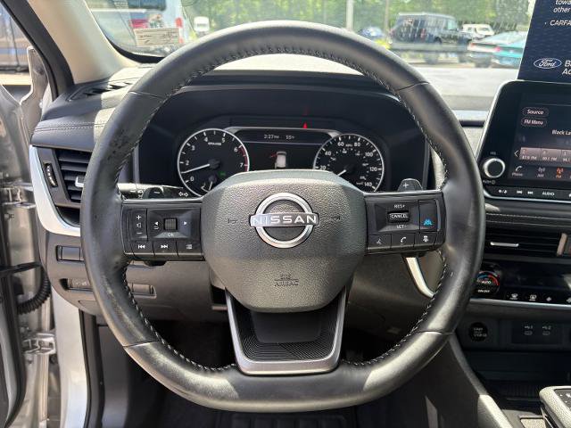 Used 2025 Nissan Rogue SV FWD image 15