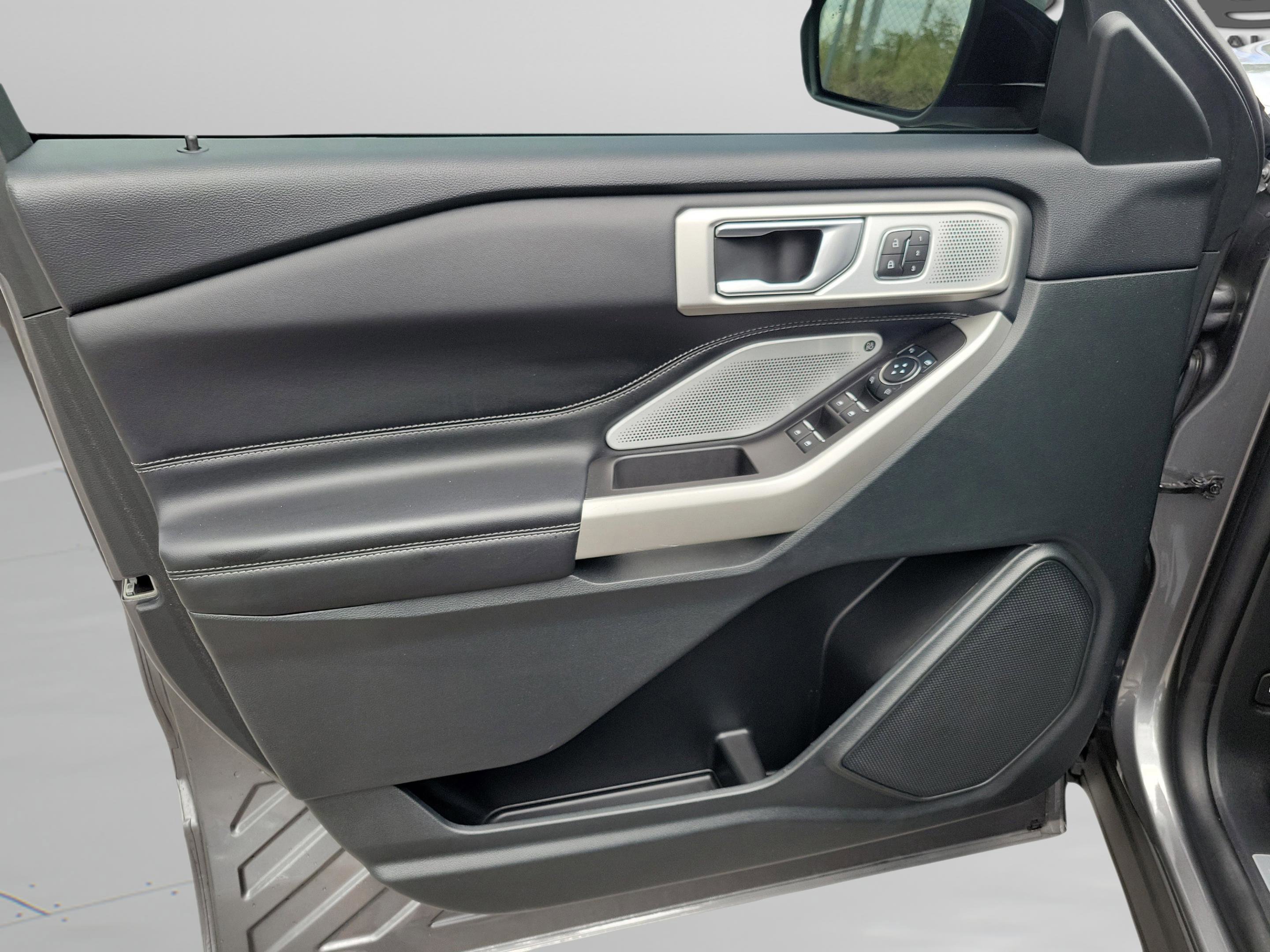 Certified 2023 Ford Explorer Limited w/ Limited Technology Package RWD image 14