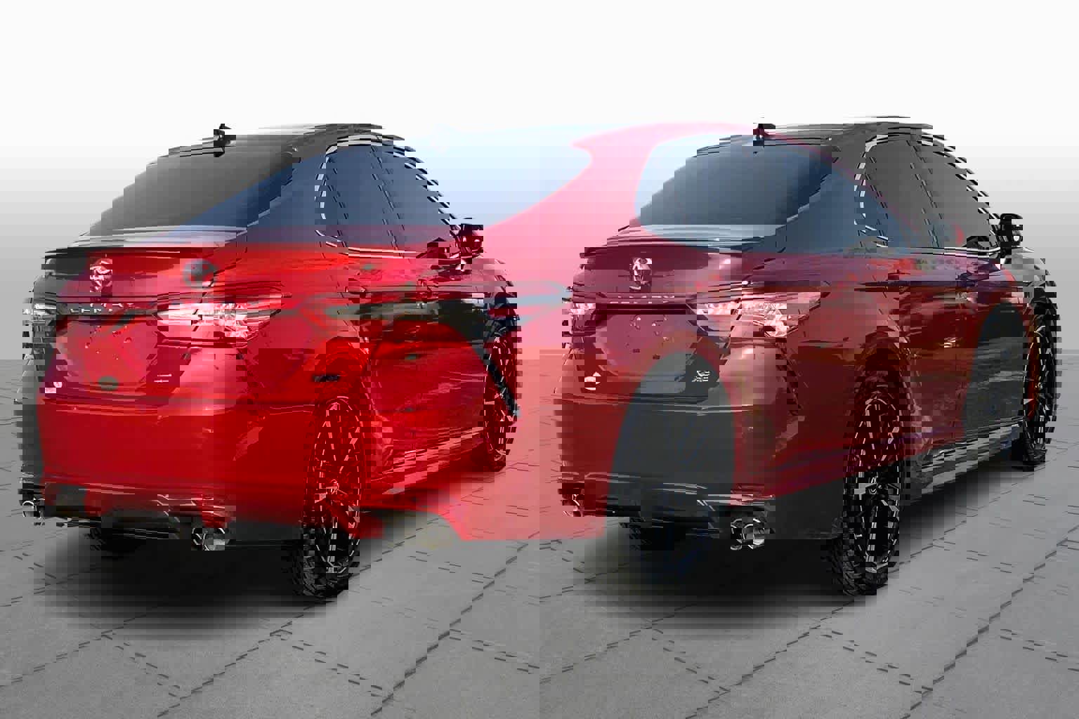 Used 2019 Toyota Camry XSE image 4