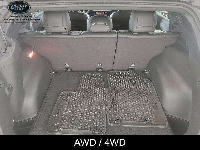Used 2023 Jeep Compass Latitude AWD/4WD image 16