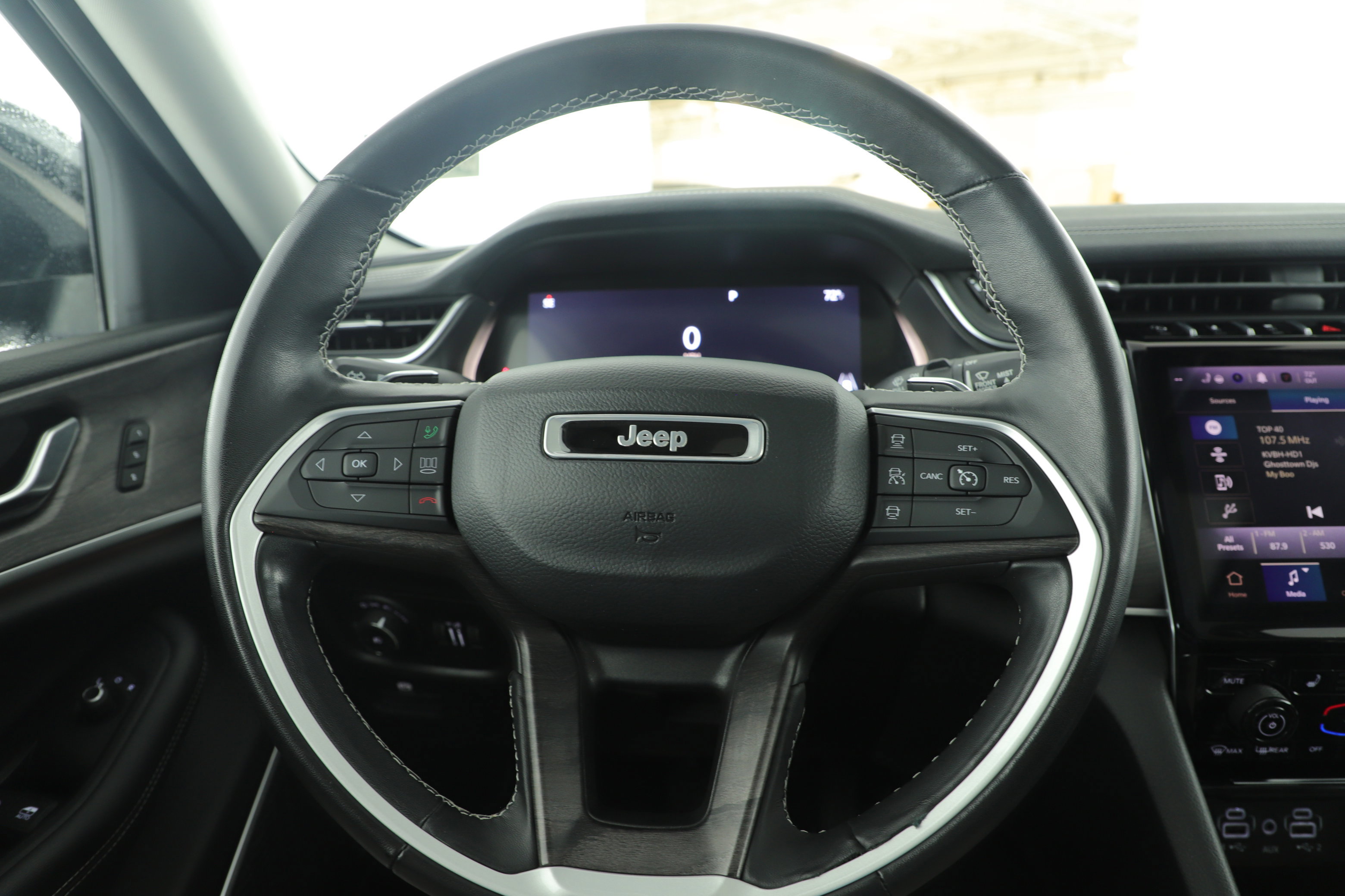 Used 2022 Jeep Grand Cherokee L Limited image 16