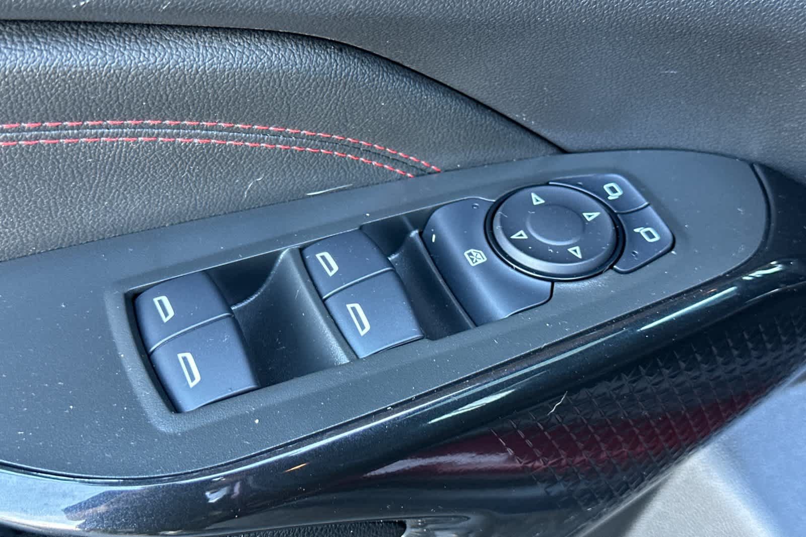 Used 2024 Chevrolet Trax RS w/ Sunroof Package FWD image 13