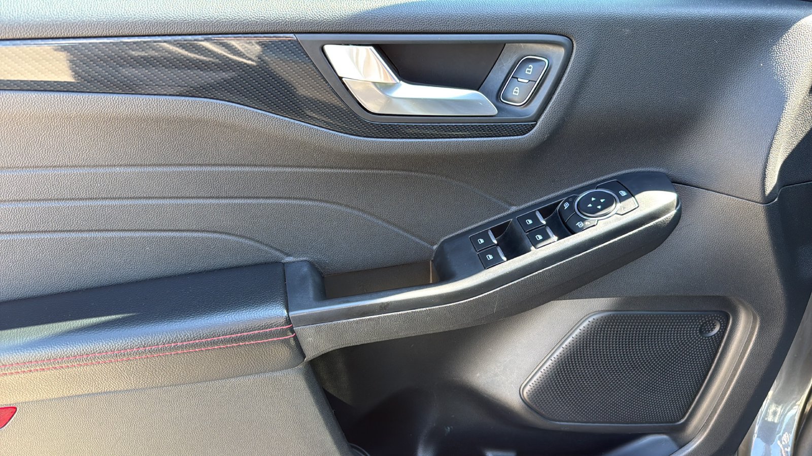 Certified 2025 Ford Escape ST-Line FWD image 10