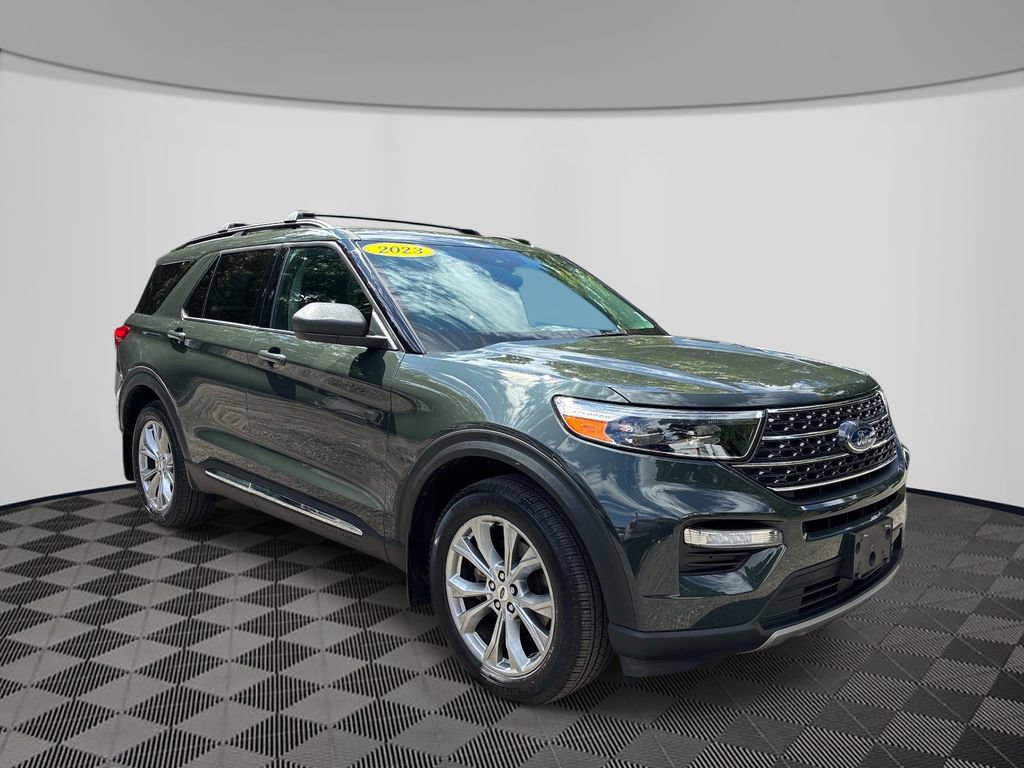 Certified 2023 Ford Explorer XLT w/ Equipment Group 202A AWD/4WD image 3