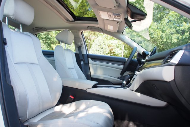 Used 2020 Honda Accord EX image 11