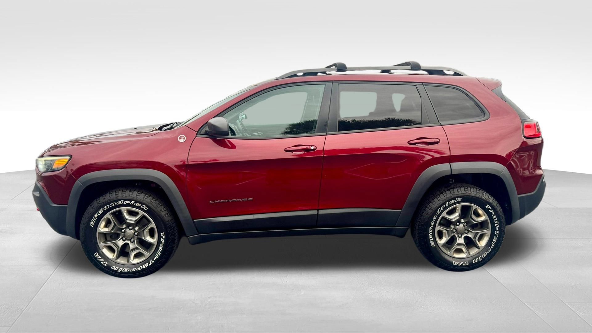 Used 2019 Jeep Cherokee Trailhawk w/ Cold Weather Group image 18
