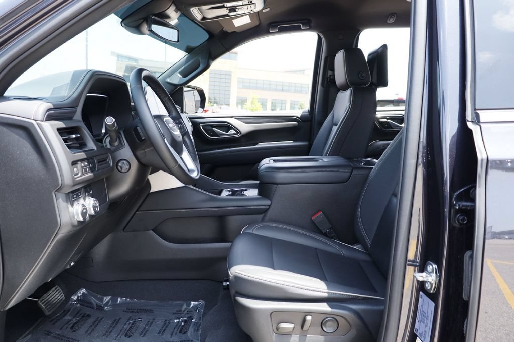 Used 2023 GMC Yukon XL SLT w/ SLT Luxury Package AWD/4WD image 4