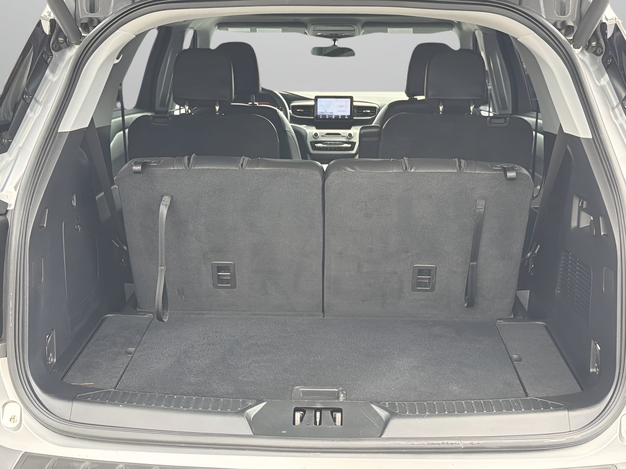 Certified 2022 Ford Explorer XLT w/ Equipment Group 202A RWD image 8