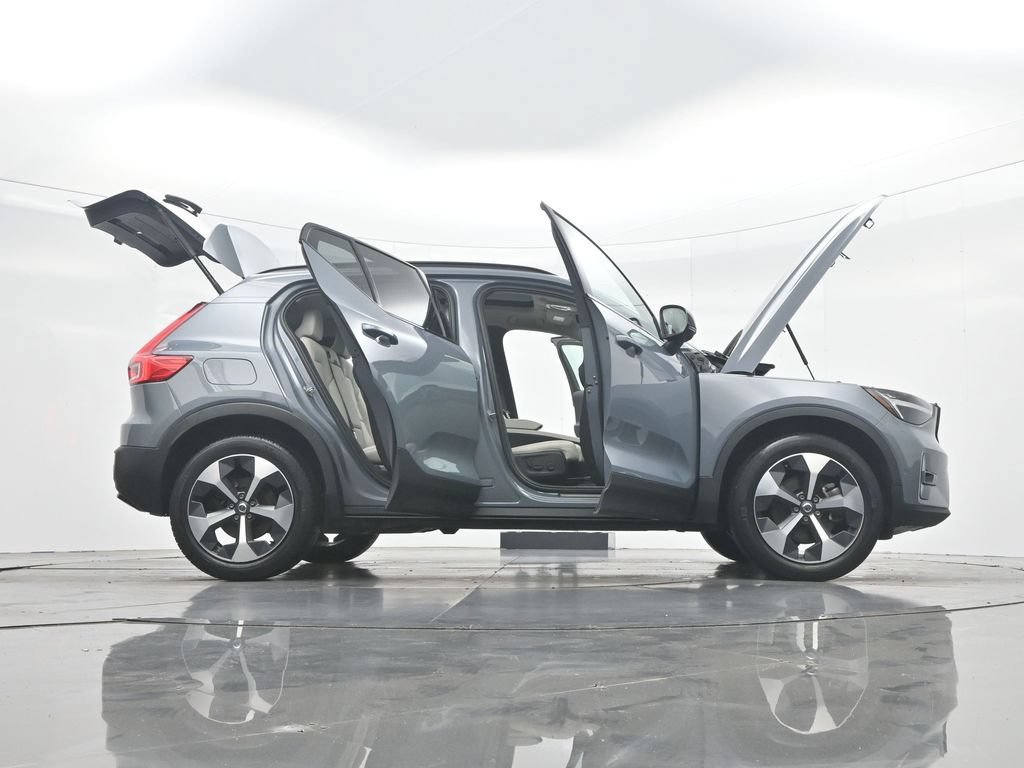 Used 2023 Volvo XC40 B4 Ultimate FWD image 50
