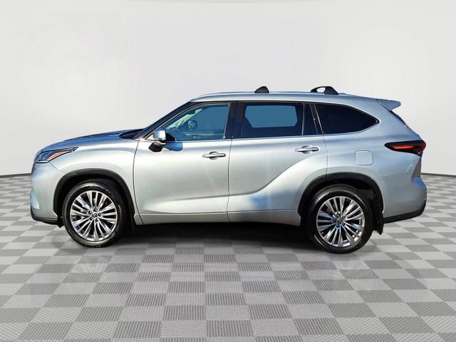 Used 2024 Toyota Highlander Platinum AWD/4WD image 2