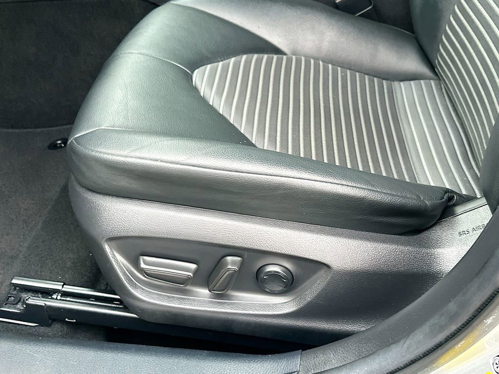 Used 2021 Toyota Camry SE w/ Convenience Package image 10