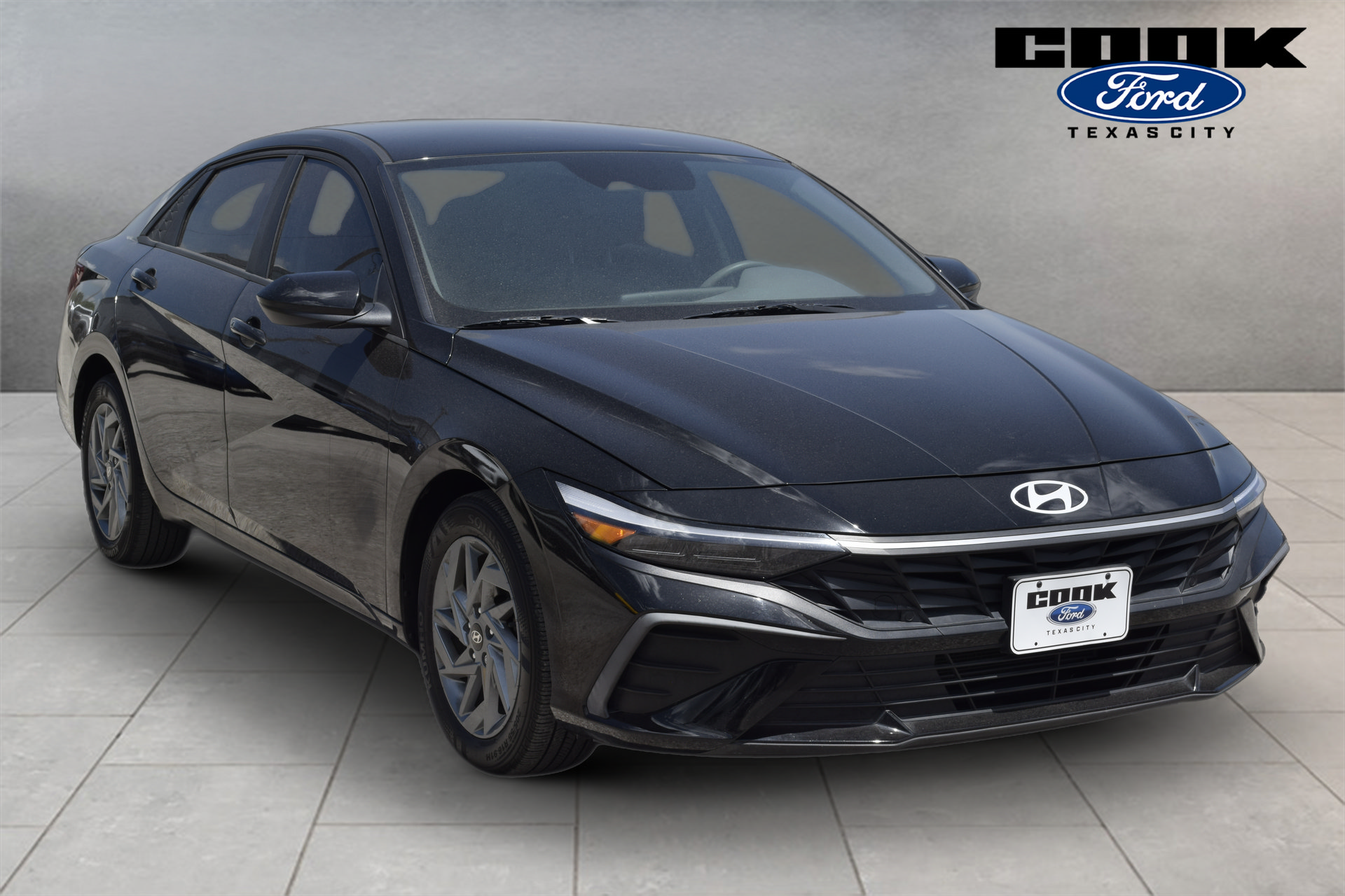 Used 2024 Hyundai Elantra SEL FWD image 2