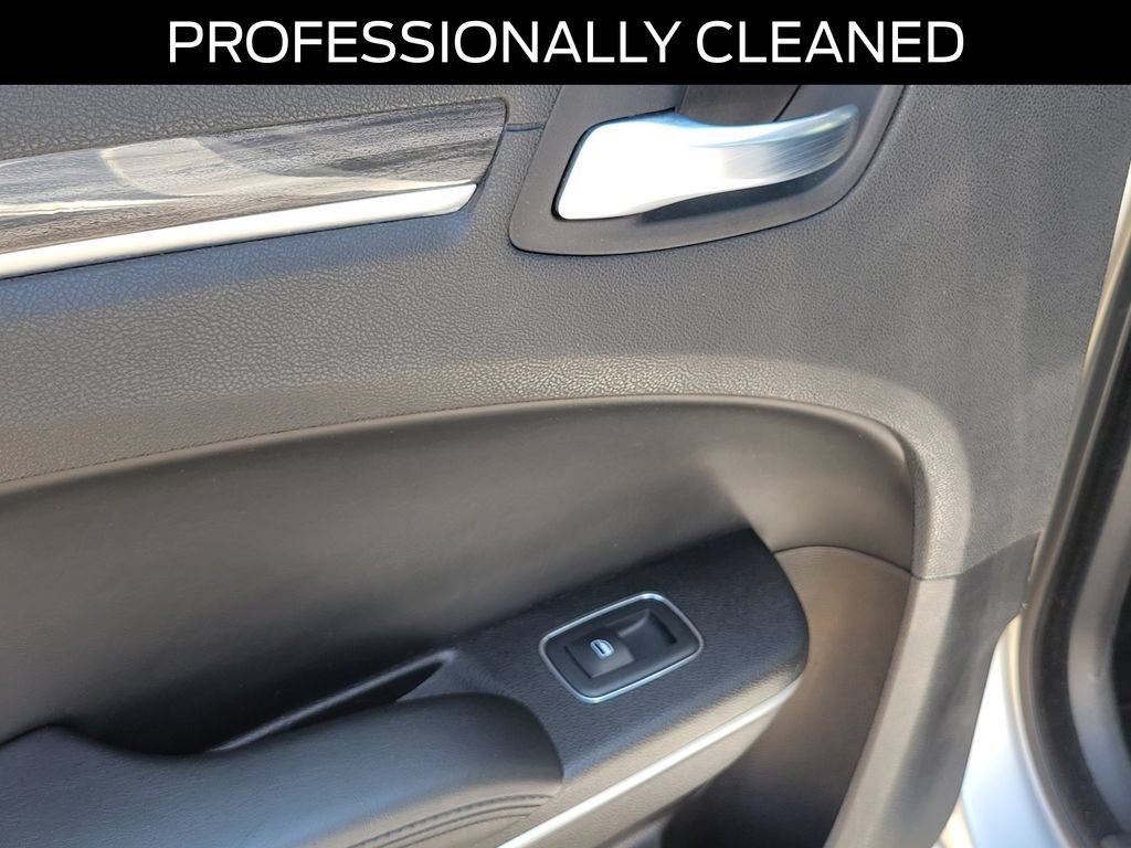 Used 2021 Chrysler 300 Touring RWD image 14