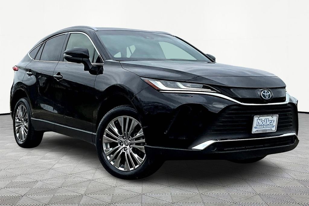 Used 2022 Toyota Venza XLE image 5