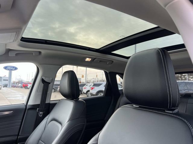 Certified 2022 Ford Escape Titanium w/ Class II Trailer Tow Package image 20