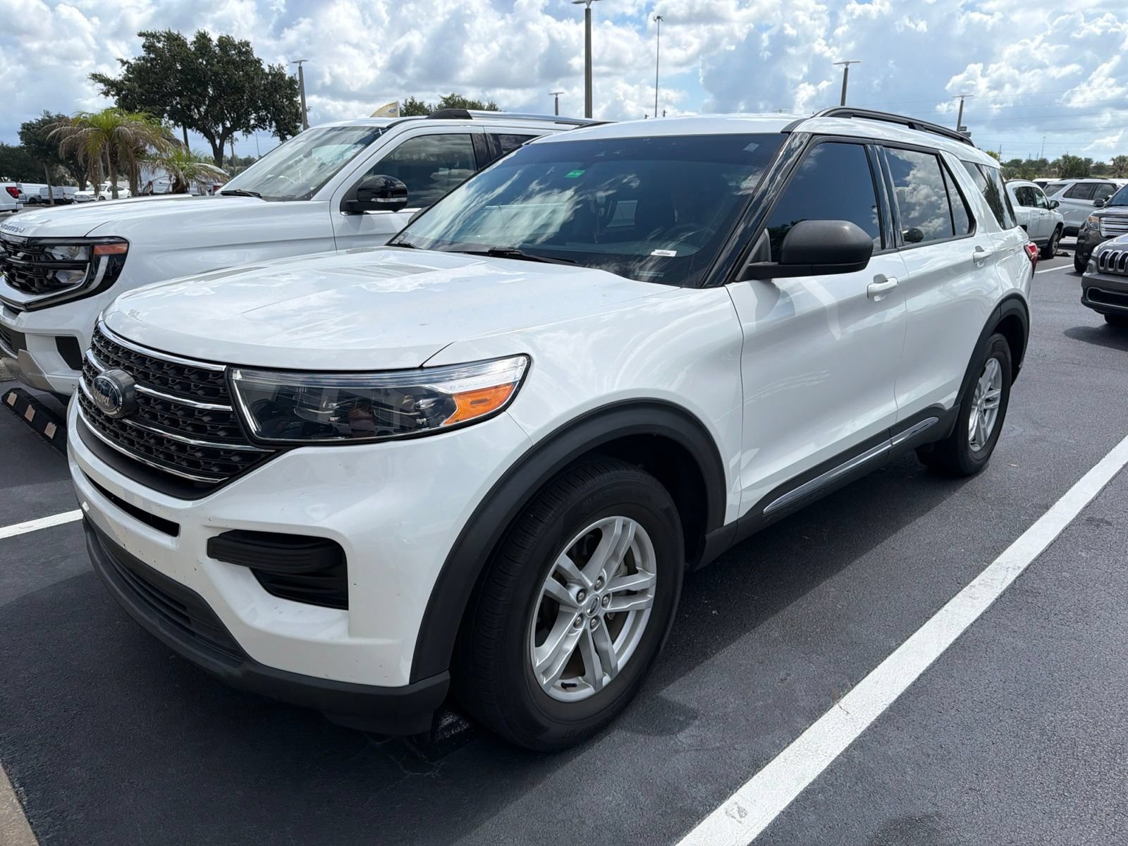 Certified 2022 Ford Explorer XLT w/ Class IV Trailer Tow Package RWD image 3