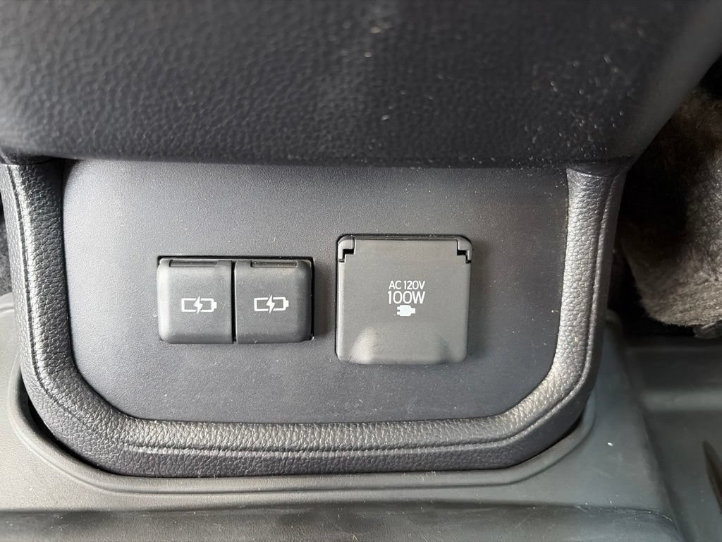 Used 2023 Toyota Highlander Limited FWD image 21
