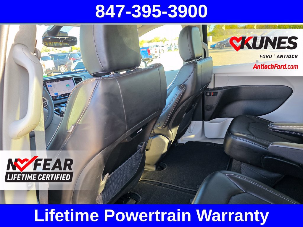 Used 2024 Chrysler Pacifica Touring-L FWD image 21