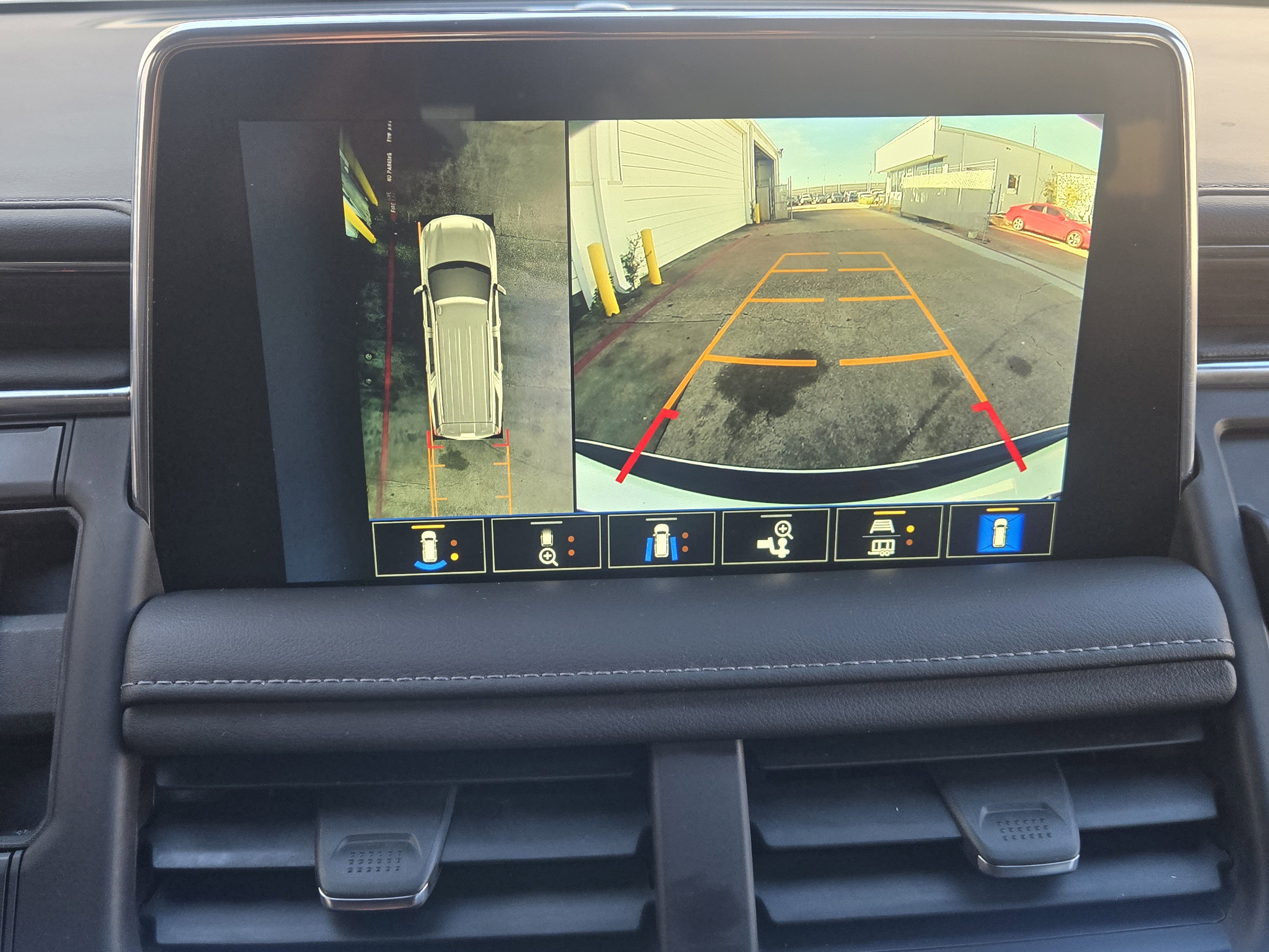 Used 2022 Chevrolet Suburban LT w/ Luxury Package image 13