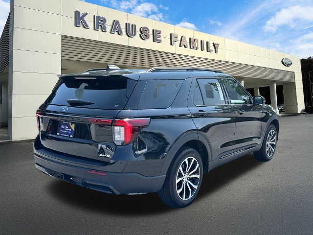 Certified 2025 Ford Explorer ST-Line AWD/4WD image 8