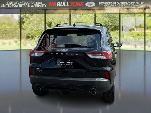 Certified 2022 Ford Escape SE w/ SE Sport Appearance Package FWD image 4