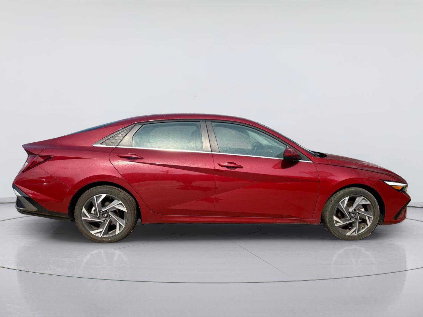 Used 2025 Hyundai Elantra SEL FWD image 2