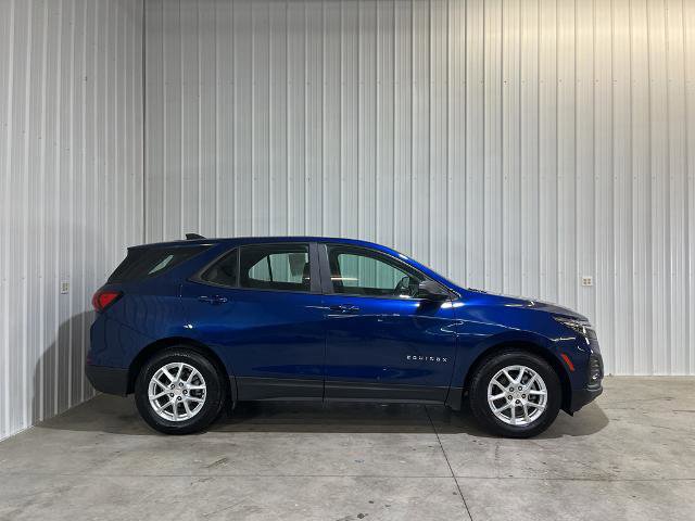 Used 2022 Chevrolet Equinox LS image 2