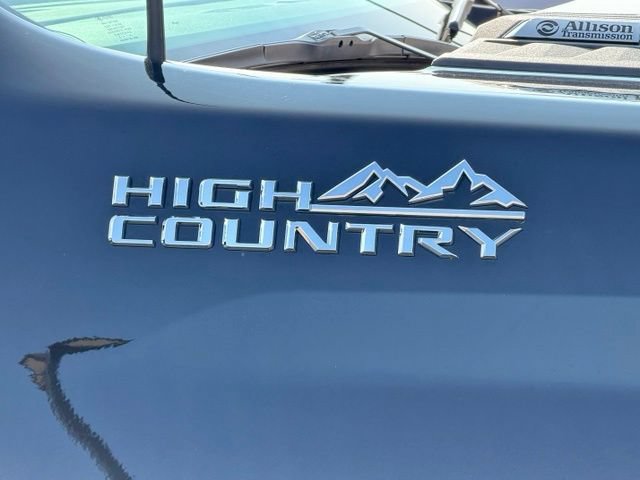 Used 2024 Chevrolet Silverado 2500 High Country w/ High Country Premium Package AWD/4WD image 5