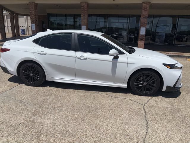 Used 2025 Toyota Camry SE FWD image 7