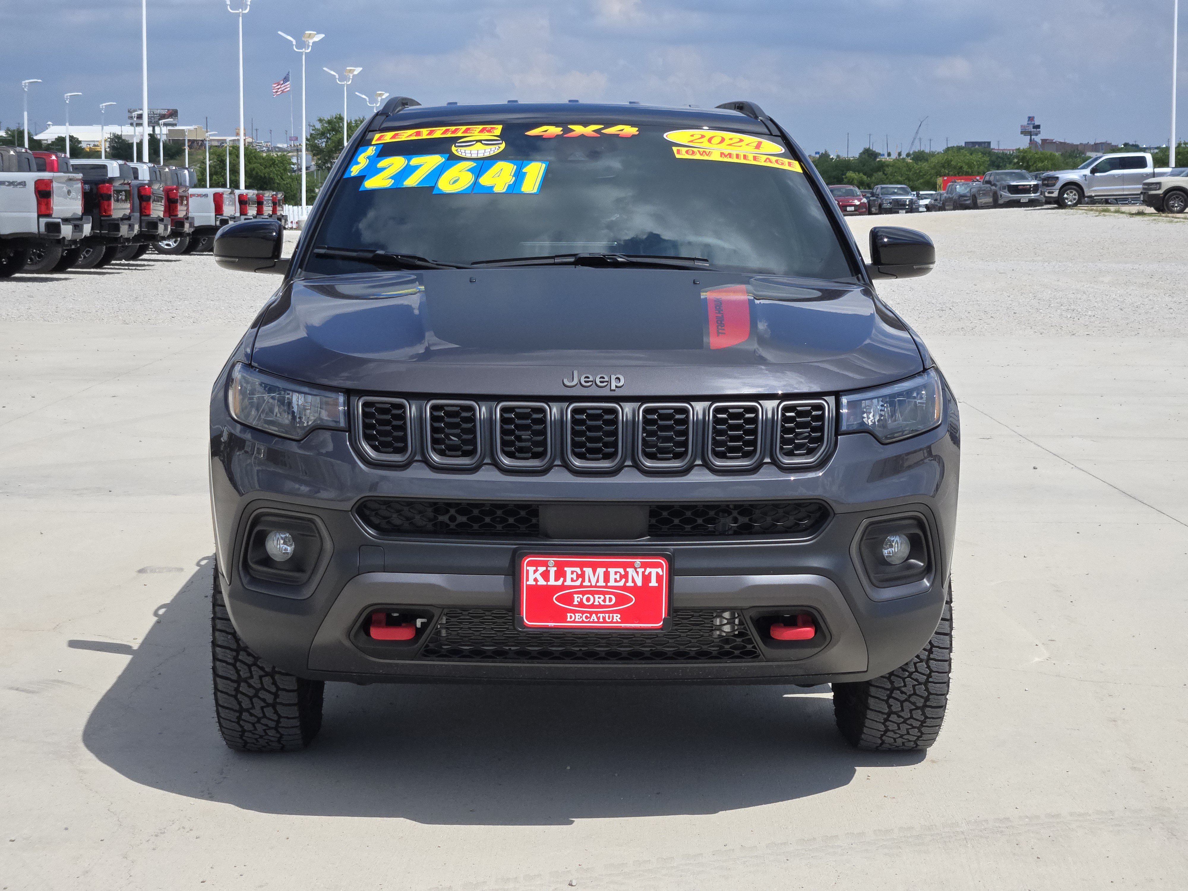 Used 2024 Jeep Compass Trailhawk AWD/4WD image 2