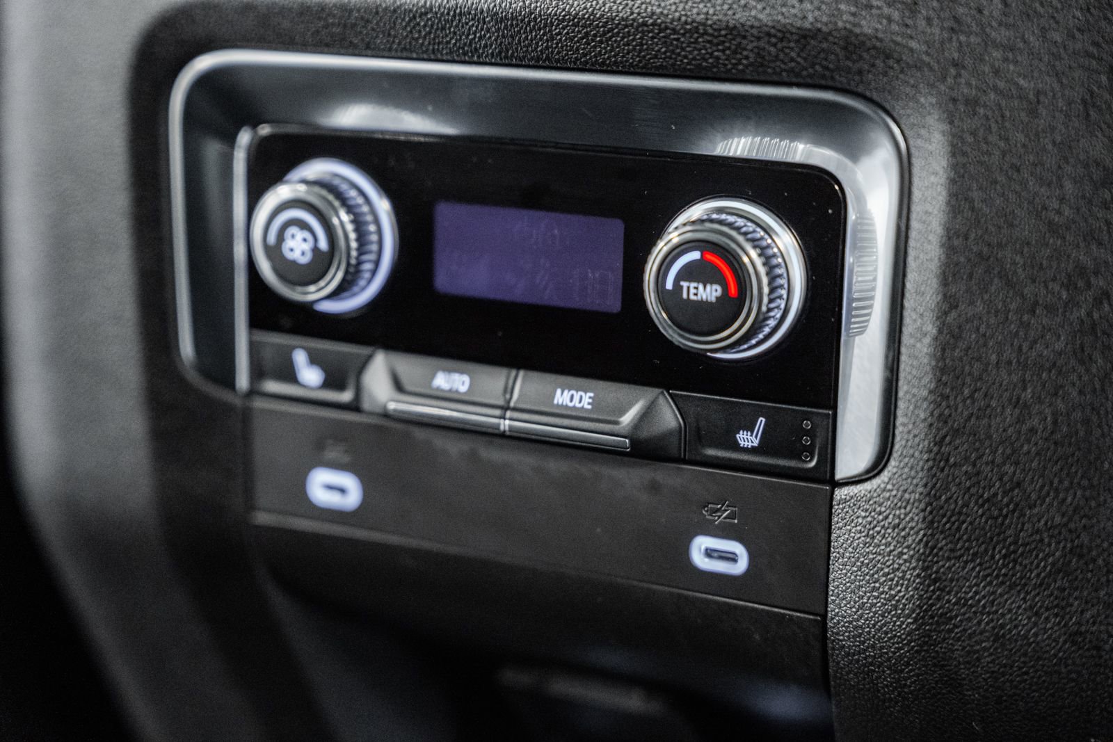 Used 2022 GMC Yukon Denali w/ Denali Premium Package AWD/4WD image 42