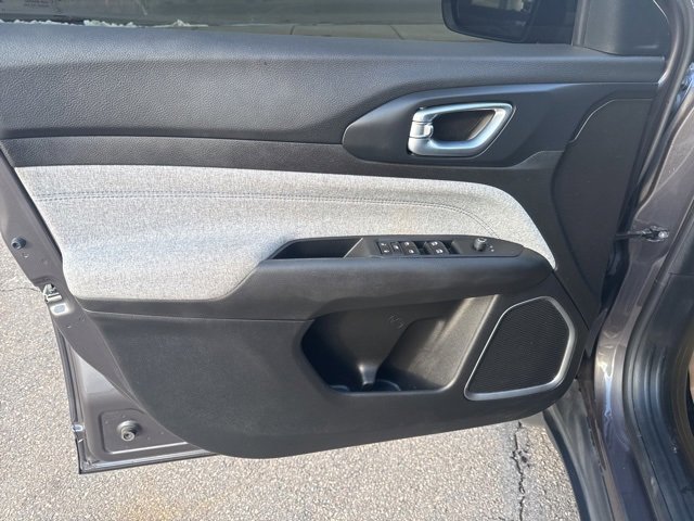 Used 2024 Jeep Compass Latitude image 14