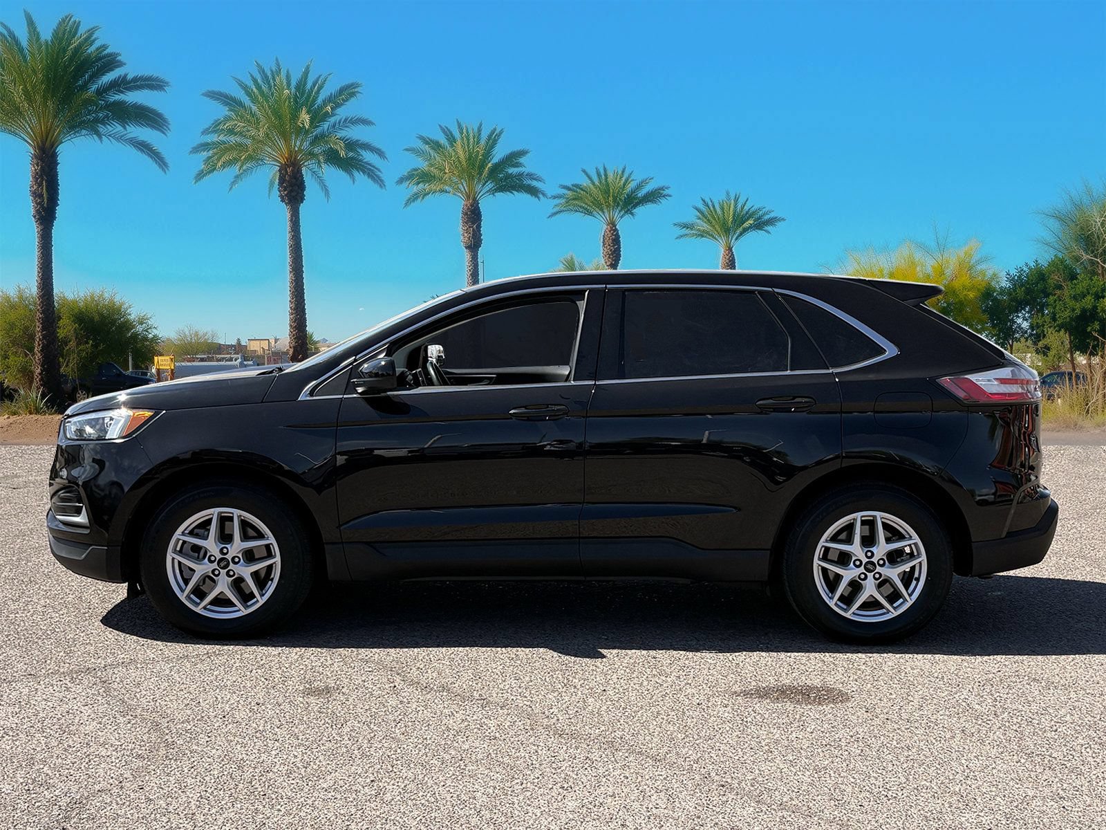 Certified 2024 Ford Edge SEL AWD/4WD image 2